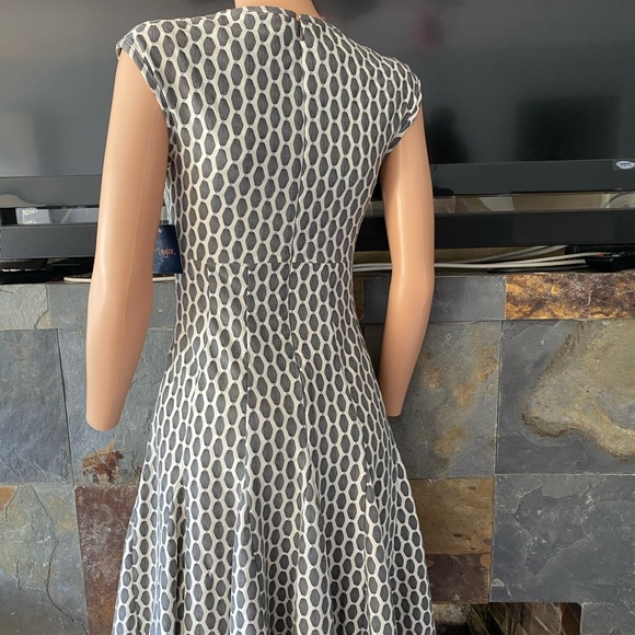 Just Taylor dress - Picture 2 of 4